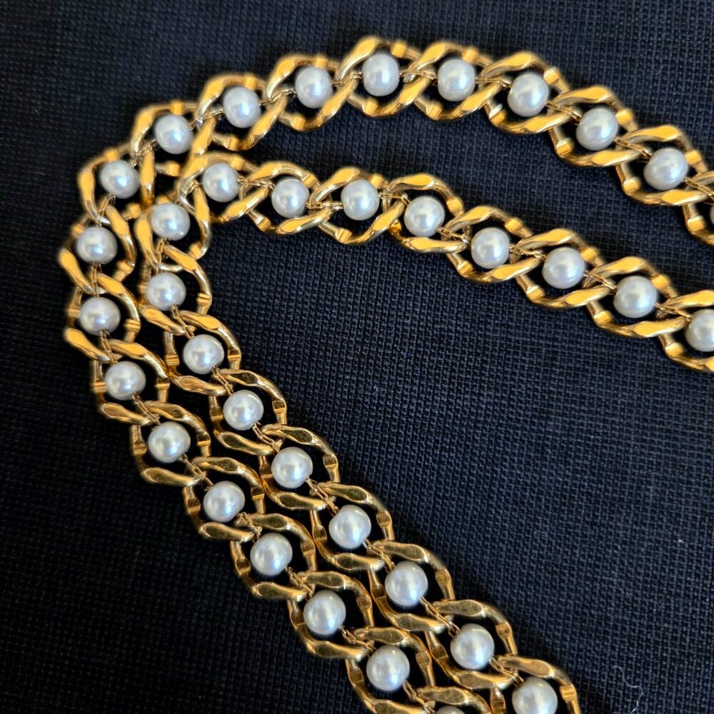 Vintage Napier gold tone long chain necklace with faux pearls. - Picture 4 of 8